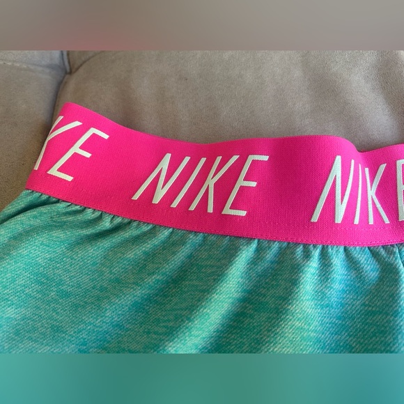 NIKE Dri-Fit Shorts - Picture 3 of 5